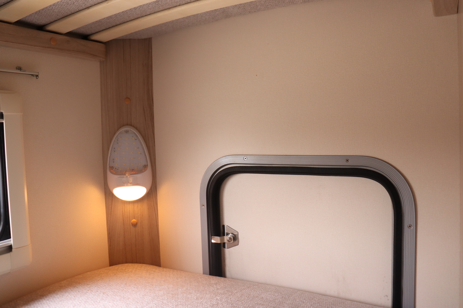 キャンピングカー キャブコン ｶﾑﾛｰﾄﾞ ﾅｯﾂRVｸﾚｿﾝｼﾞｬｰﾆｰ ｴﾎﾞﾗｲﾄ