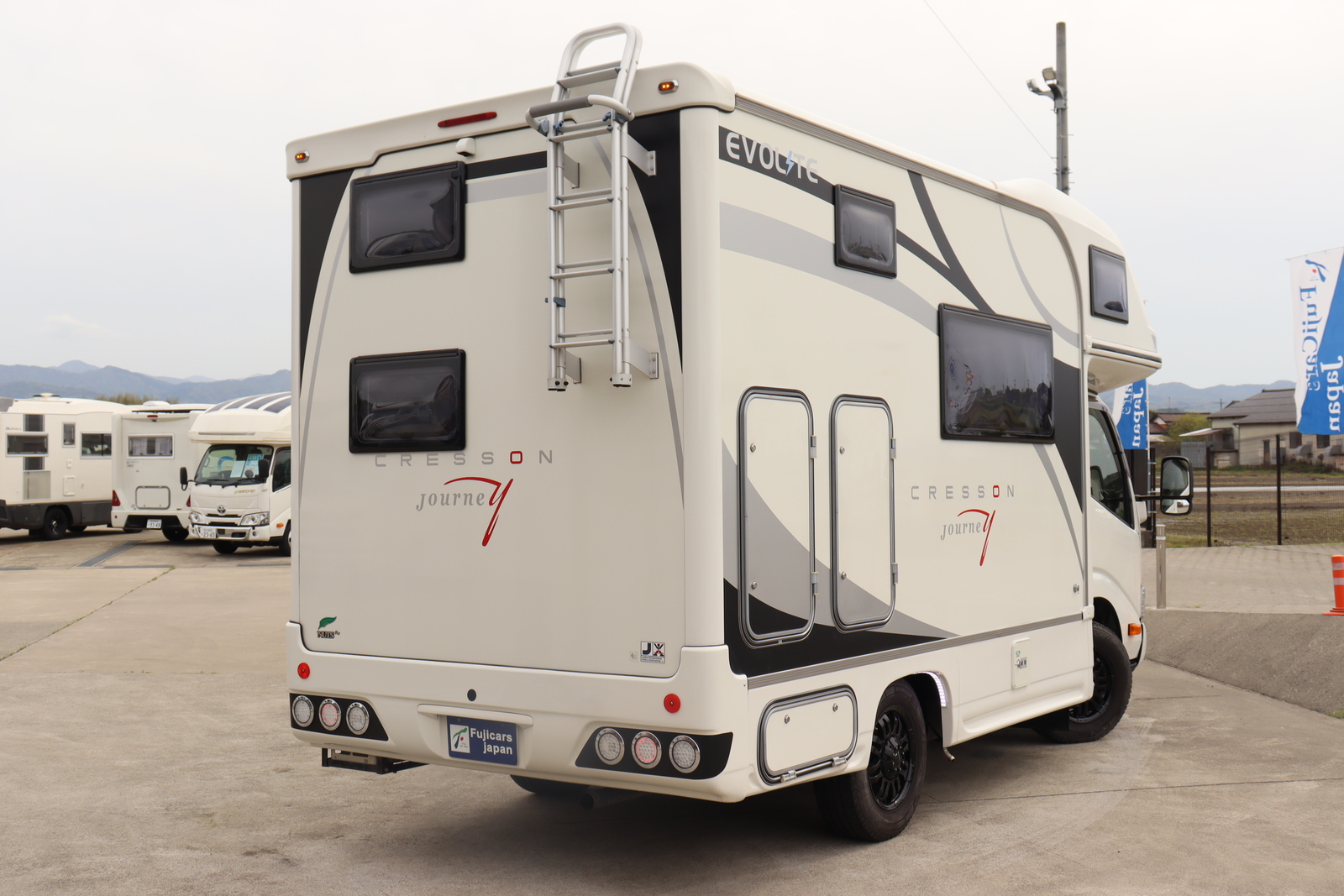 キャンピングカー キャブコン ｶﾑﾛｰﾄﾞ ﾅｯﾂRVｸﾚｿﾝｼﾞｬｰﾆｰ ｴﾎﾞﾗｲﾄ