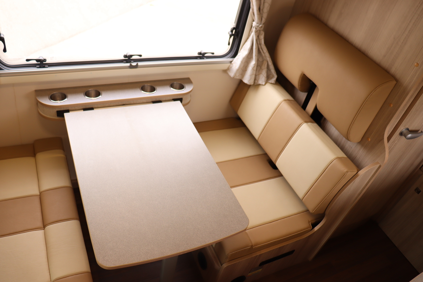 キャンピングカー キャブコン ｶﾑﾛｰﾄﾞ ﾅｯﾂRVｸﾚｿﾝｼﾞｬｰﾆｰ ｴﾎﾞﾗｲﾄ