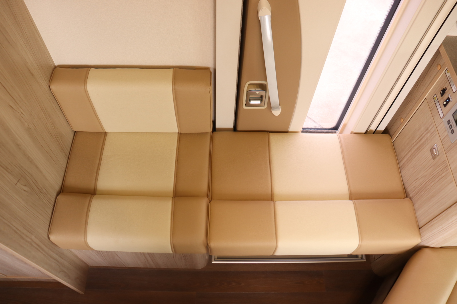 キャンピングカー キャブコン ｶﾑﾛｰﾄﾞ ﾅｯﾂRVｸﾚｿﾝｼﾞｬｰﾆｰ ｴﾎﾞﾗｲﾄ