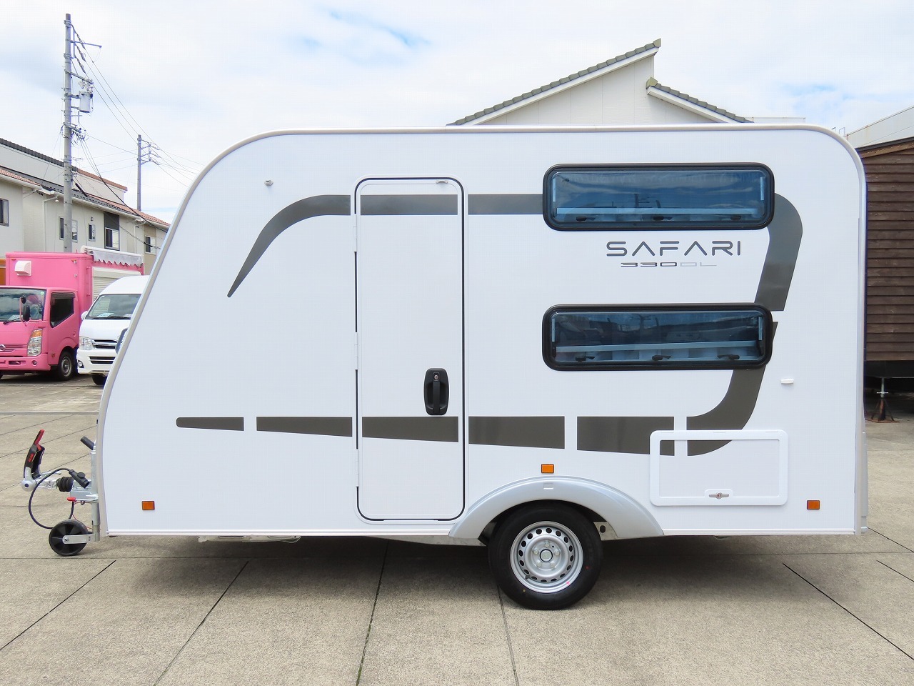 キャンピングカー トレーラー ｱｸﾛｽｶｰ ｻﾌｧﾘ330DL 牽引免許不要 新車即納