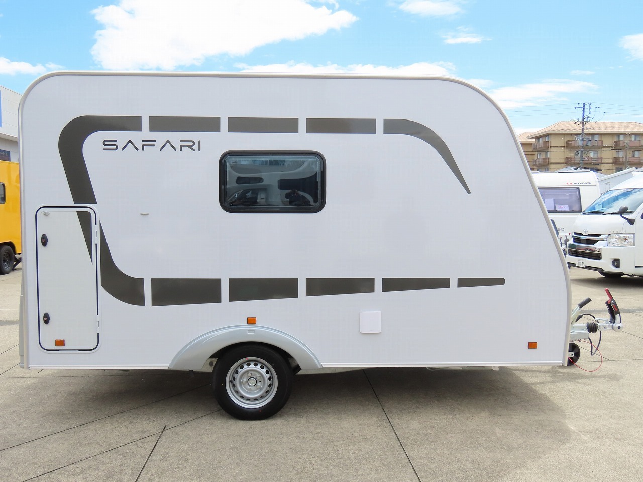 キャンピングカー トレーラー ｱｸﾛｽｶｰ ｻﾌｧﾘ330DL 牽引免許不要 新車即納