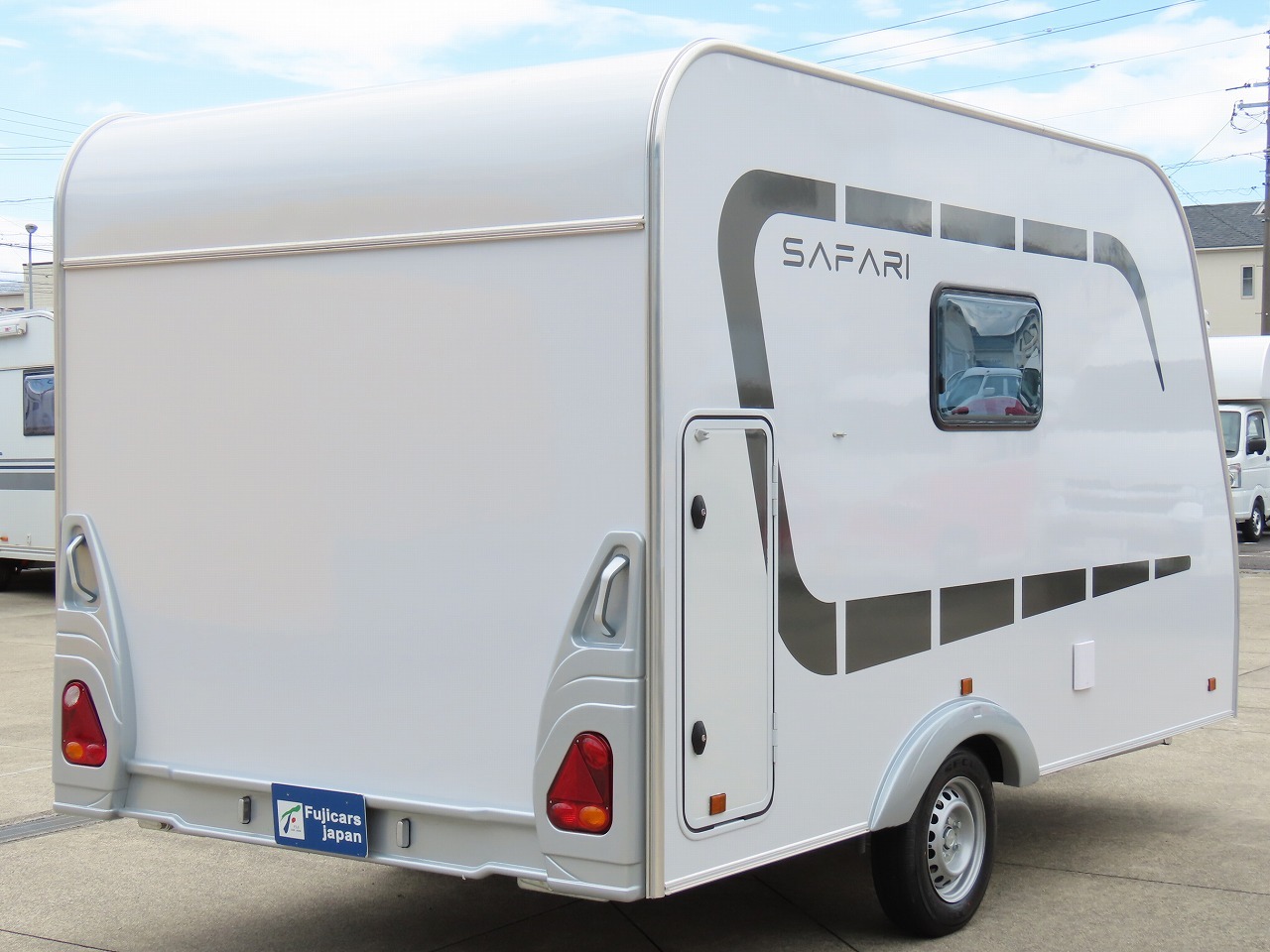 キャンピングカー トレーラー ｱｸﾛｽｶｰ ｻﾌｧﾘ330DL 牽引免許不要 新車即納