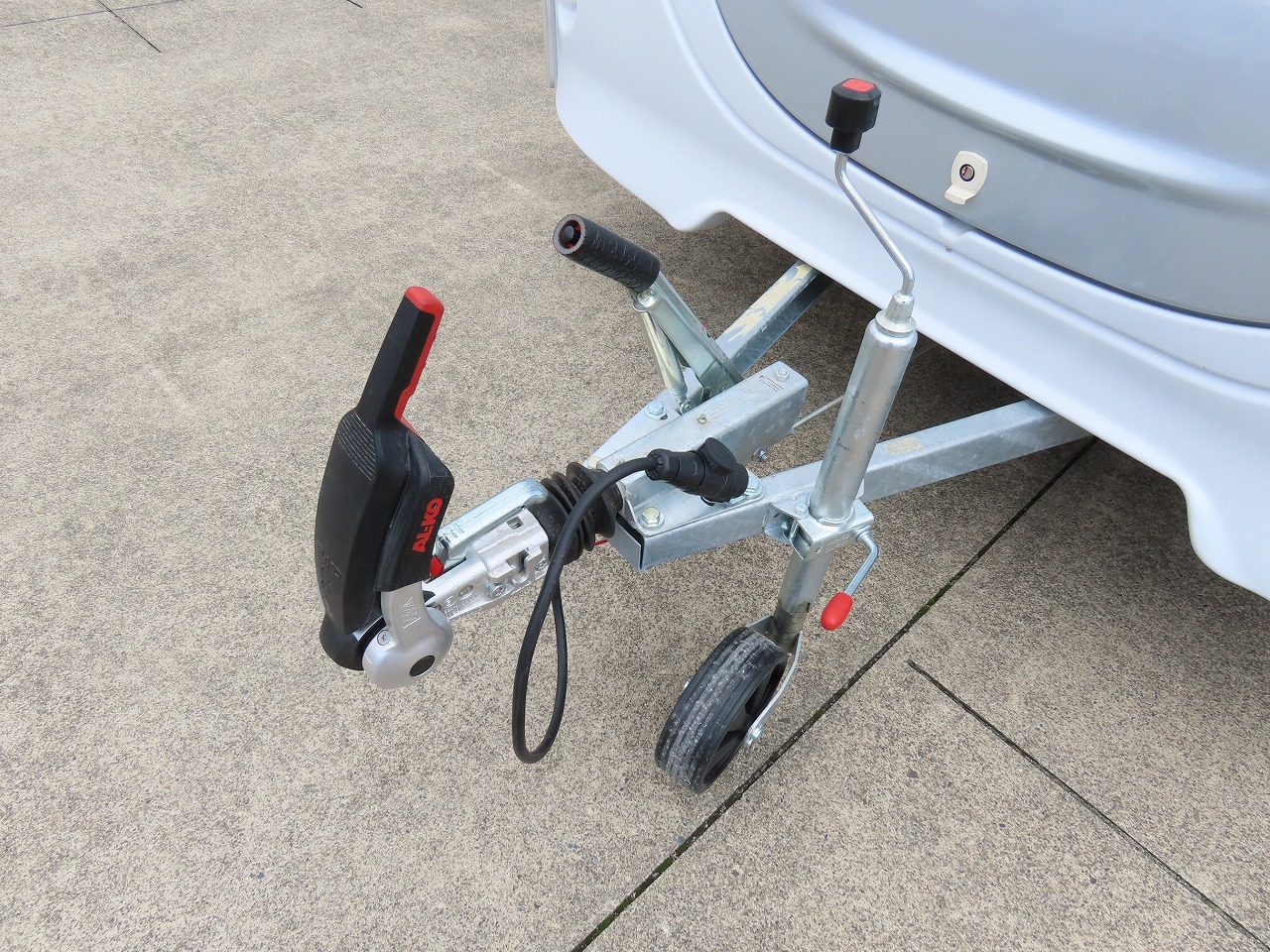 キャンピングカー トレーラー ｱｸﾛｽｶｰ ｻﾌｧﾘ330DL 牽引免許不要 新車即納