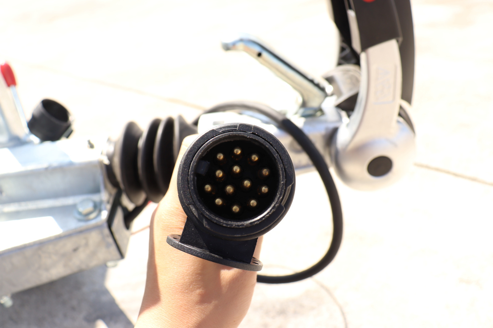 キャンピングカー トレーラー ｱｸﾛｽｶｰ ｻﾌｧﾘ430DD 新車即納 けん引不要