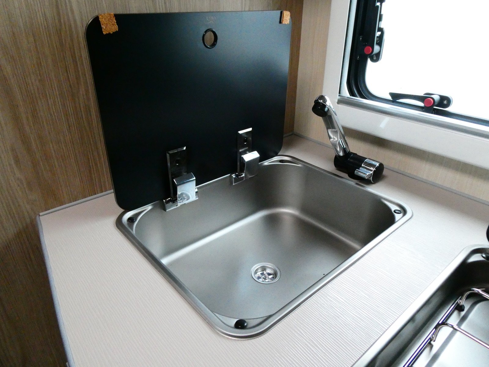 キャンピングカー トレーラー ｻﾌｧﾘ　430DD　けん引免許不要【OP注意】　新車即納