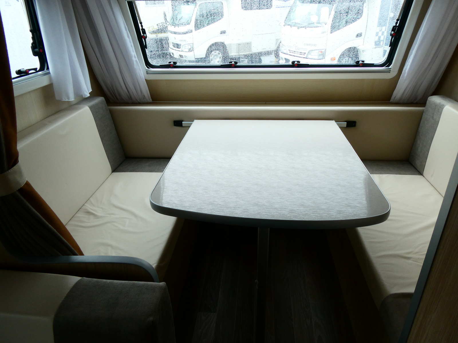 キャンピングカー トレーラー ｻﾌｧﾘ　430DD　けん引免許不要【OP注意】　新車即納