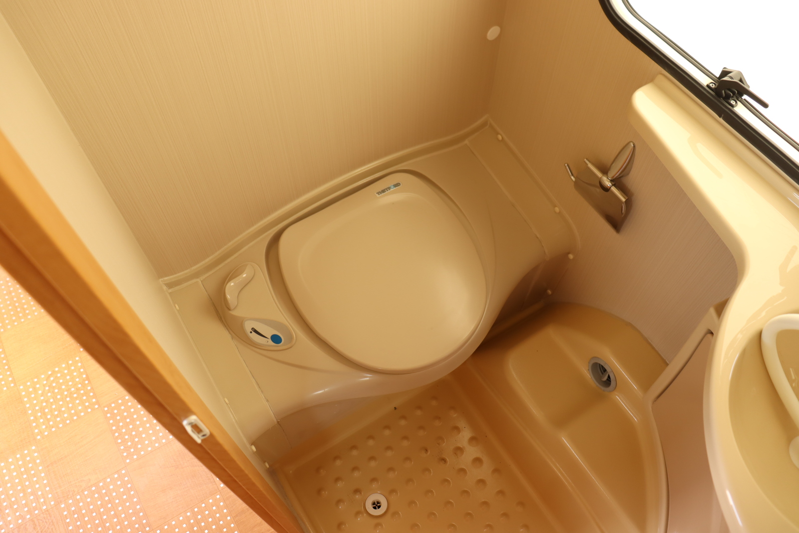 キャンピングカー トレーラー ﾄﾘｶﾞﾉ ｱﾝﾋﾞｴﾝｽｽﾀｲﾙ450U 家庭用ｴｱｺﾝ