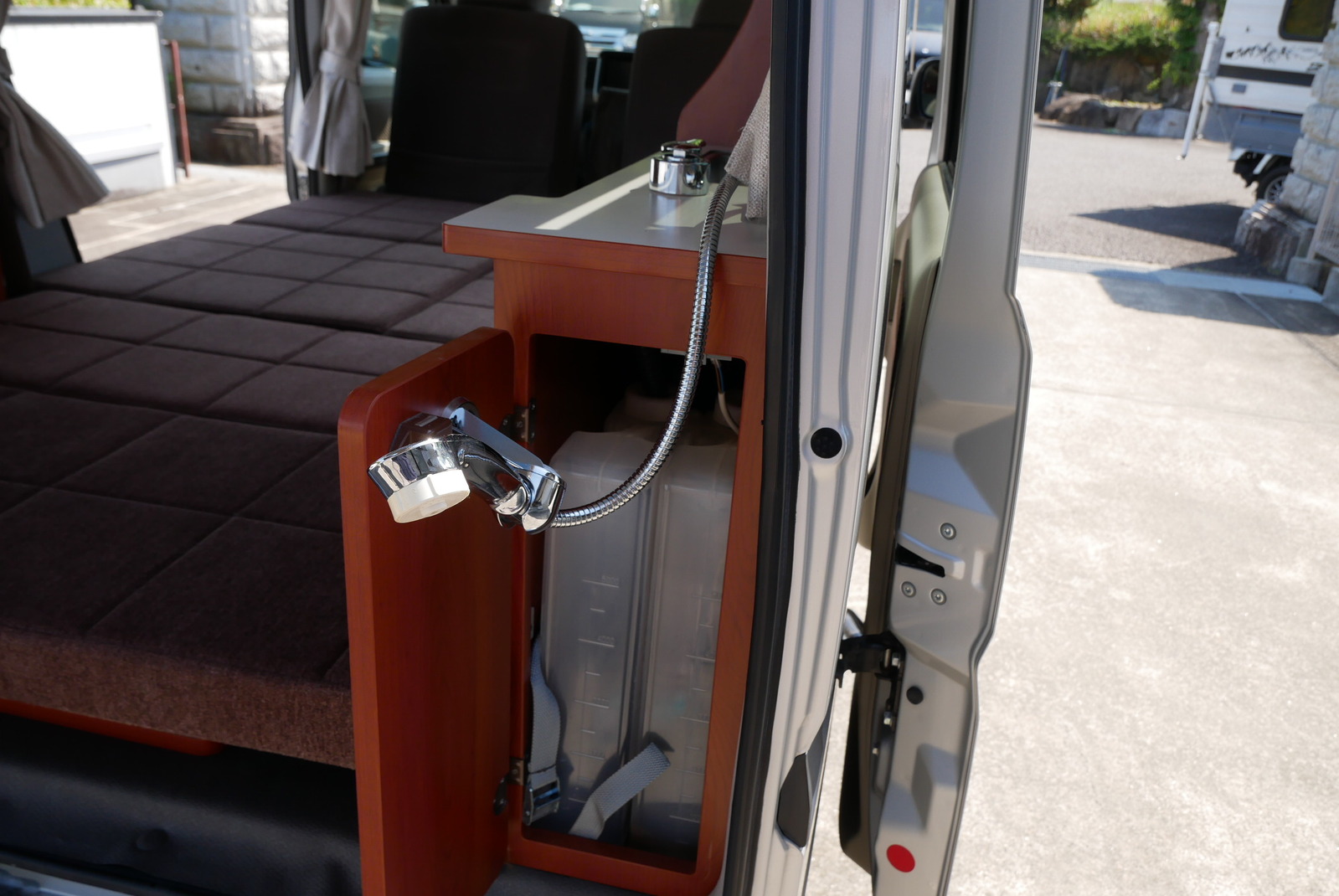 キャンピングカー 軽キャンパー NV100ｸﾘｯﾊﾟｰ ﾅｯﾂRV ｽﾋﾟﾅ 4WD