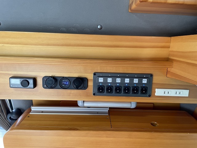 キャンピングカー バンコン NV200ﾊﾞﾈｯﾄ ﾀｺｽ NVｼﾞｬｯｸ　4WD