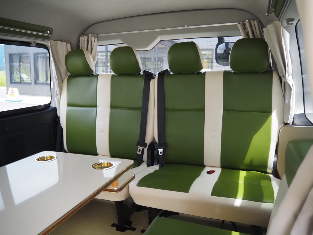 キャンピングカー バンコン ﾊｲｴｰｽ かｰいんてりあ高橋 ﾘﾗｯｸｽﾜｺﾞﾝ