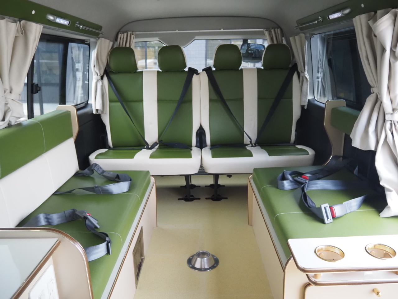 キャンピングカー バンコン ﾊｲｴｰｽ かｰいんてりあ高橋 ﾘﾗｯｸｽﾜｺﾞﾝ