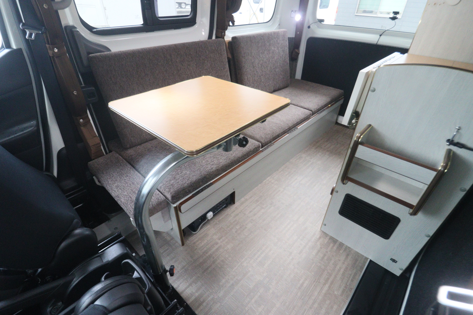 キャンピングカー バンコン NV200ﾊﾞﾈｯﾄ ﾘﾝｴｲ ﾊﾞｶﾝﾁｪｽNひとり旅