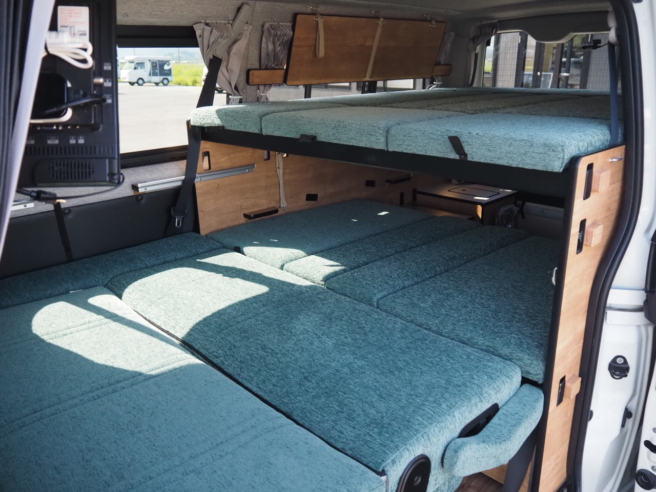 キャンピングカー バンコン ﾊｲｴｰｽ ﾘﾝｴｲ ﾌｧｼｰﾙﾊﾞｶﾝﾁｪｽﾘｯﾂ 4WD