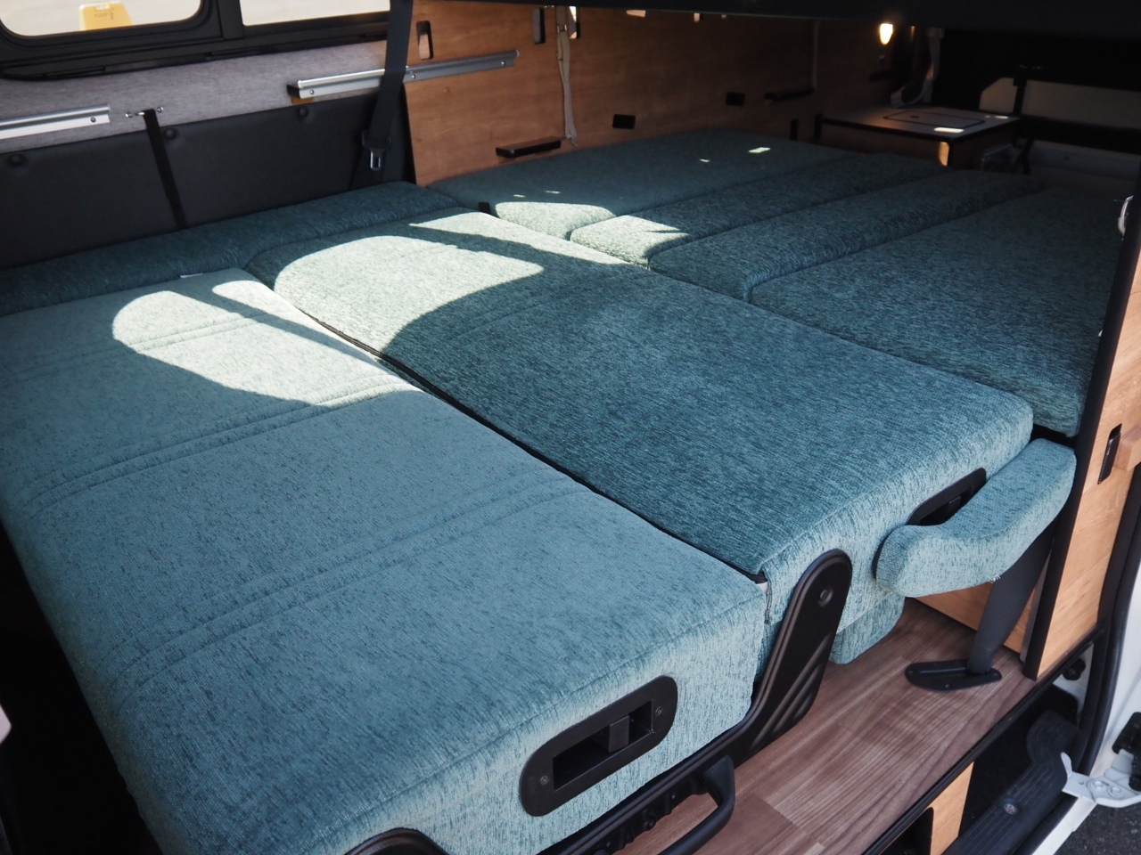 キャンピングカー バンコン ﾊｲｴｰｽ ﾘﾝｴｲ ﾌｧｼｰﾙﾊﾞｶﾝﾁｪｽﾘｯﾂ 4WD