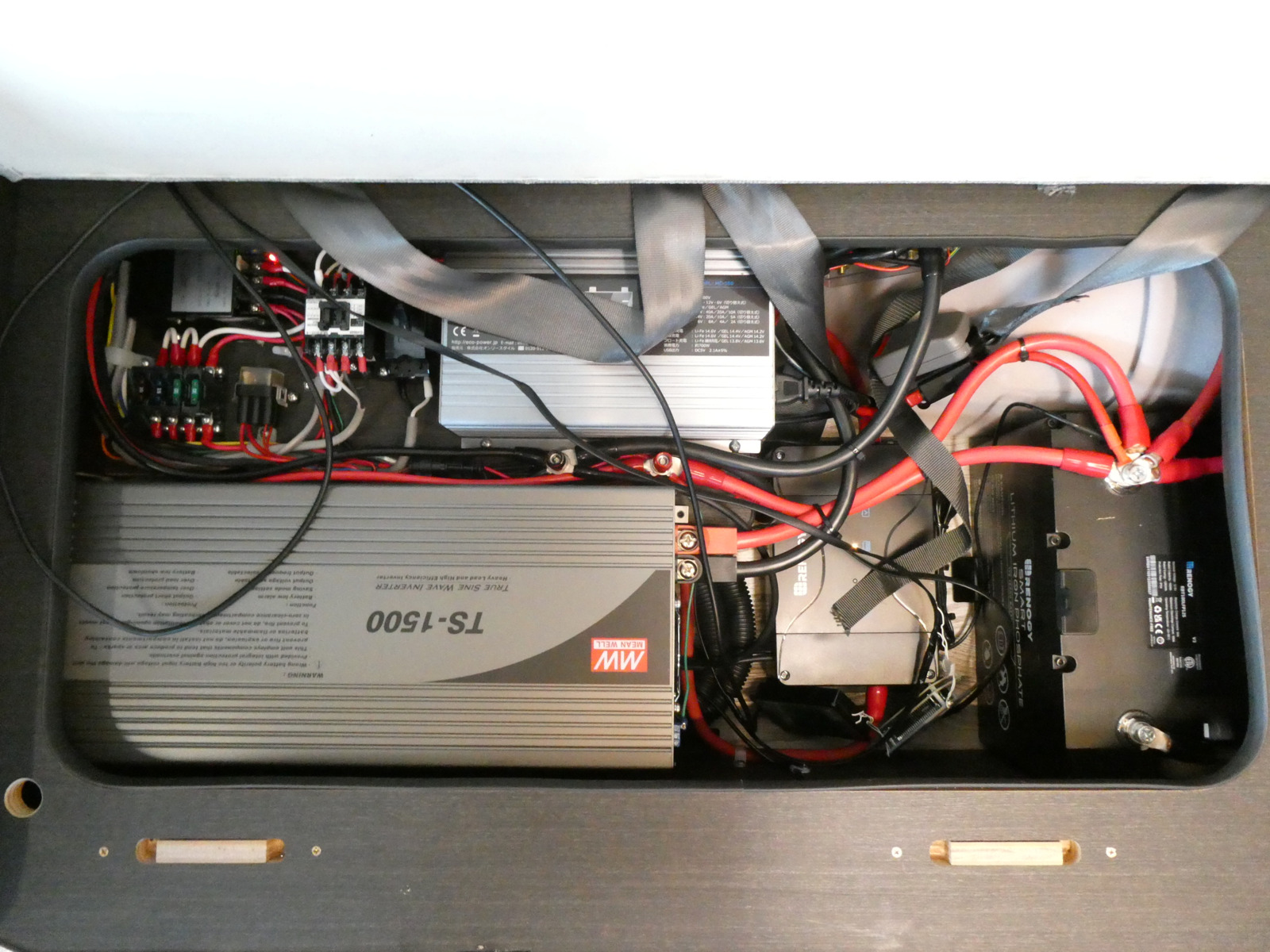 キャンピングカー バンコン FOCS　DSｺﾝﾊﾟｸﾄ　ﾘﾁｳﾑ300Ah　12Vｸｰﾗｰ