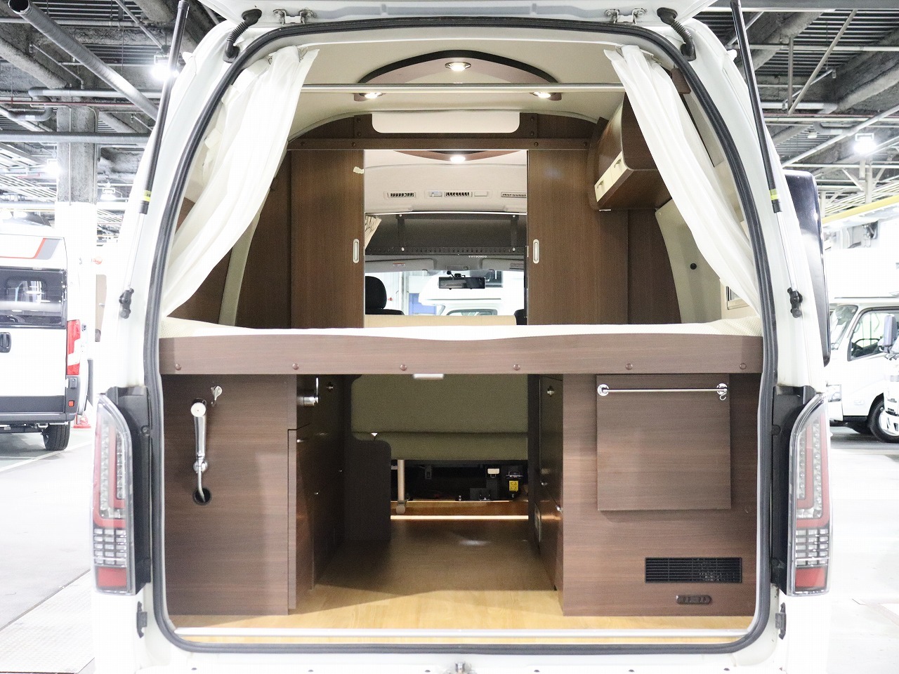 キャンピングカー バンコン ﾊｲｴｰｽ ｷｬﾝﾊﾟｰ鹿児島 ﾚﾑｾｶﾝﾄﾞｱｸﾄ 4WD