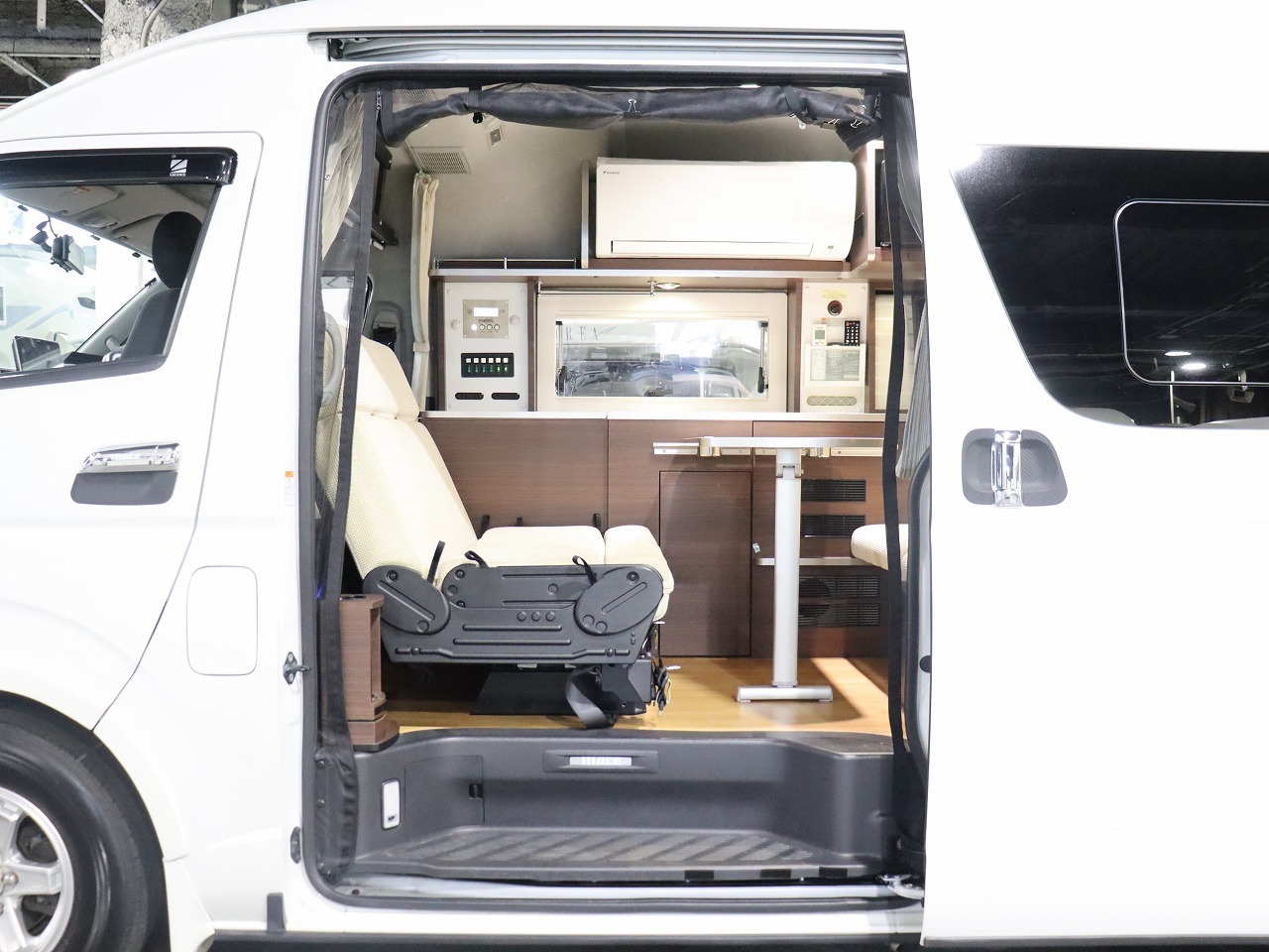 キャンピングカー バンコン ﾊｲｴｰｽ ｷｬﾝﾊﾟｰ鹿児島 ﾚﾑｾｶﾝﾄﾞｱｸﾄ 4WD