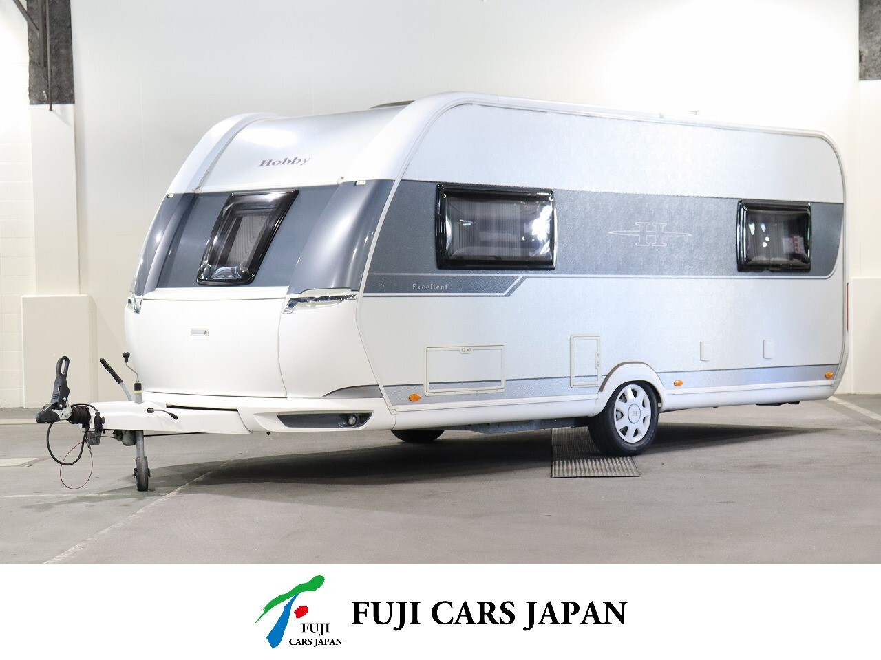キャンピングカー トレーラー ホビー495UL　要けん引免許　ガスFFヒーター　冷蔵庫