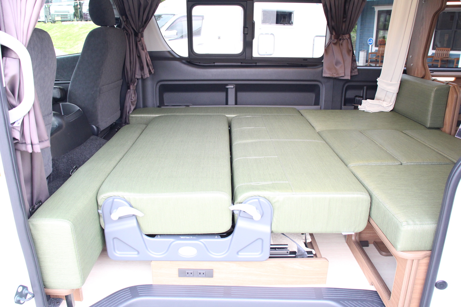 キャンピングカー バンコン ﾊｲｴｰｽ FOCS DS-F FFﾋｰﾀｰ 4WD