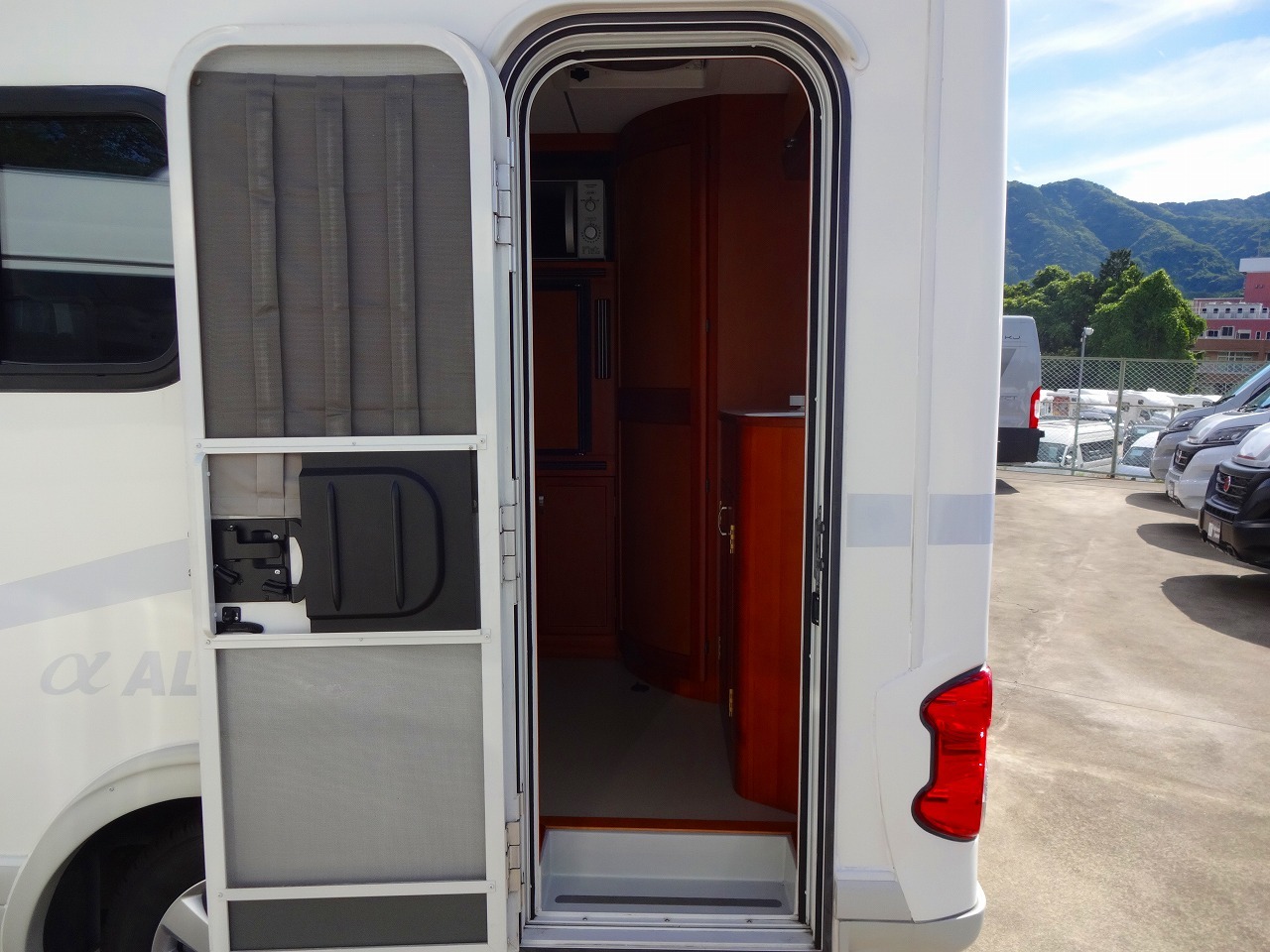 キャンピングカー キャブコン NV200ﾊﾞﾈｯﾄ AtoZ ｱﾙﾌｧ FF ｲﾝﾊﾞｰﾀｰ