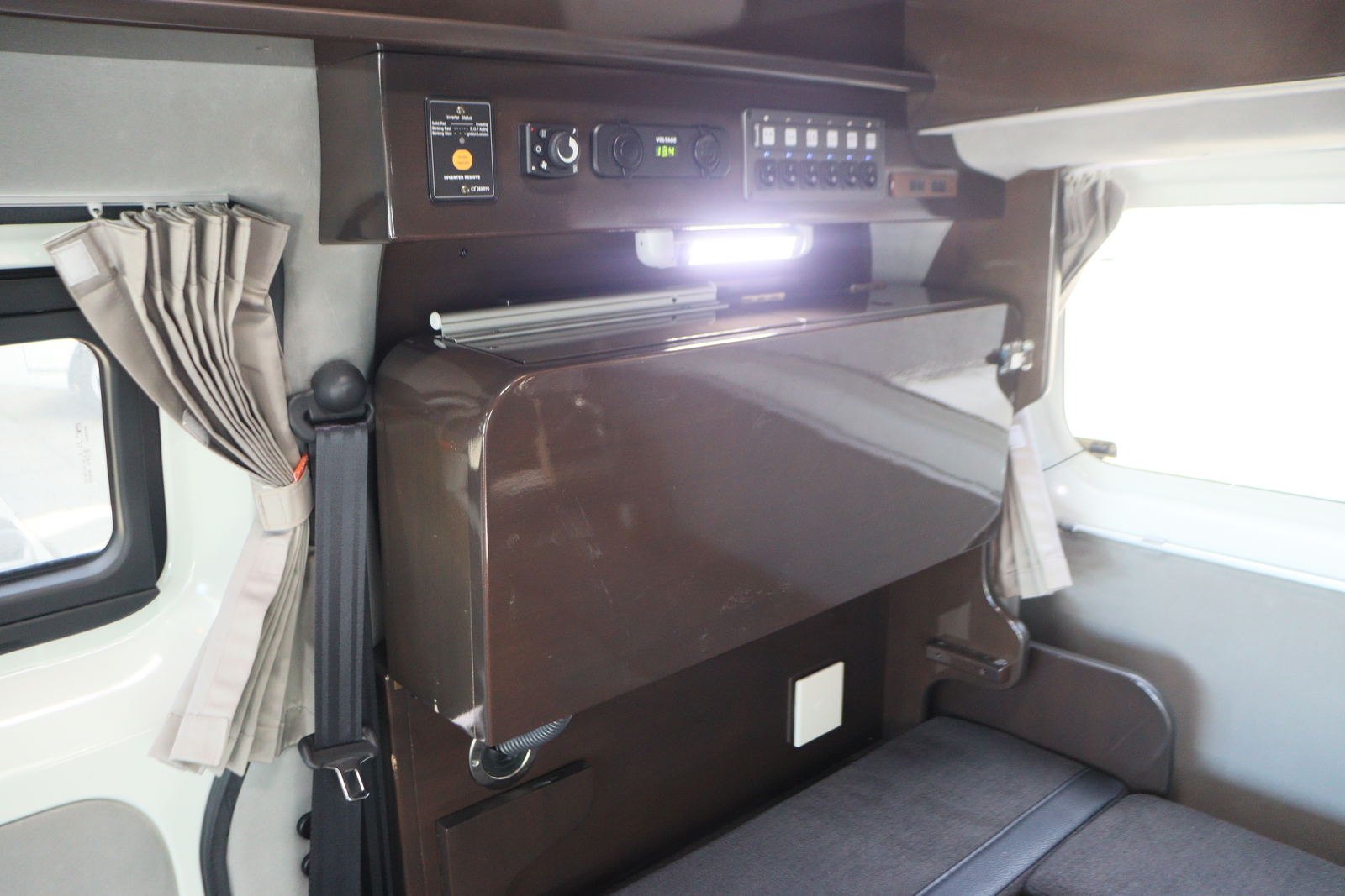 キャンピングカー バンコン NV200ﾊﾞﾈｯﾄ ﾀｺｽ NVｼﾞｬｯｸ