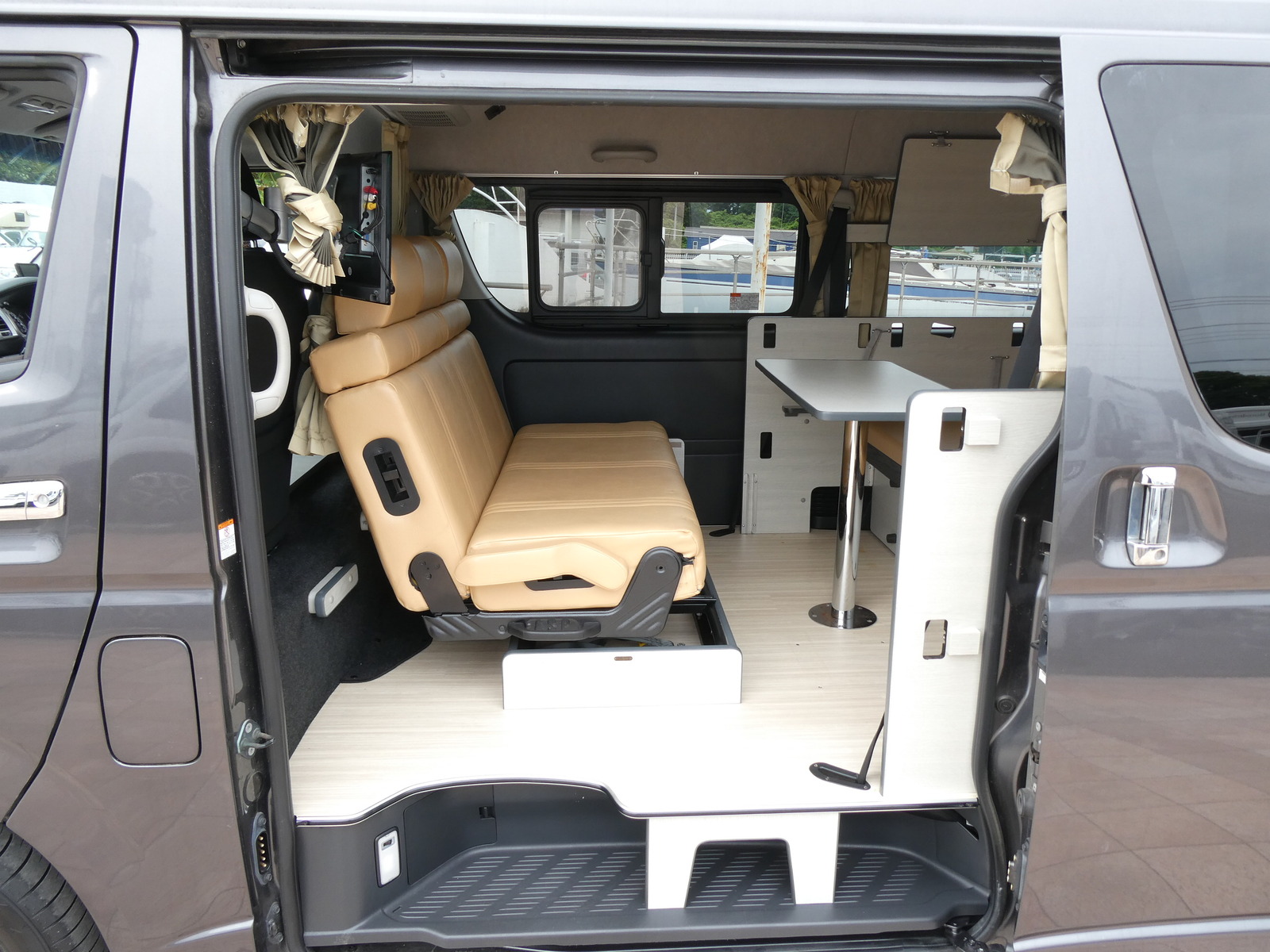 キャンピングカー バンコン ﾘﾝｴｲ　ﾊﾞｶﾝﾁｪｽﾘｯﾂ　4WD　FFﾋｰﾀｰ