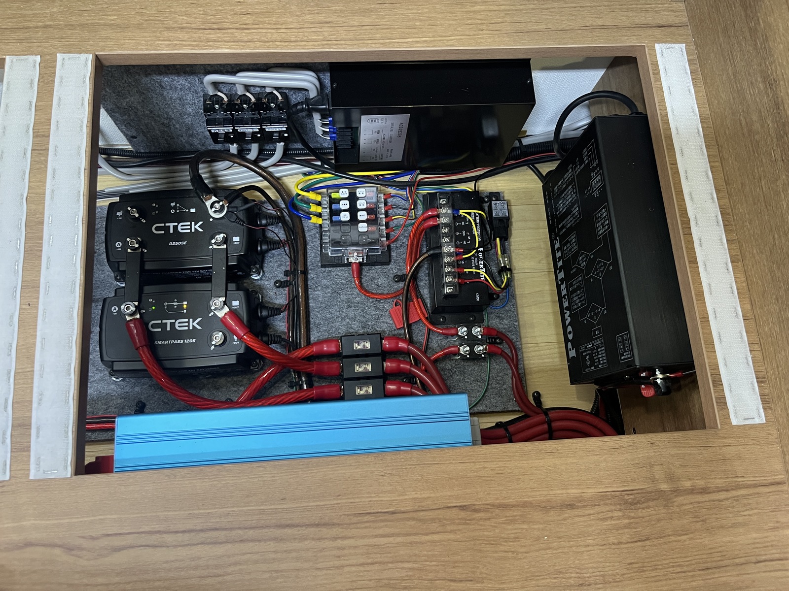 キャンピングカー キャブコン ｶﾑﾛｰﾄﾞ 東和 ｳﾞｫｰﾝﾉｲﾝDC 家AC 1ｵｰﾅｰ