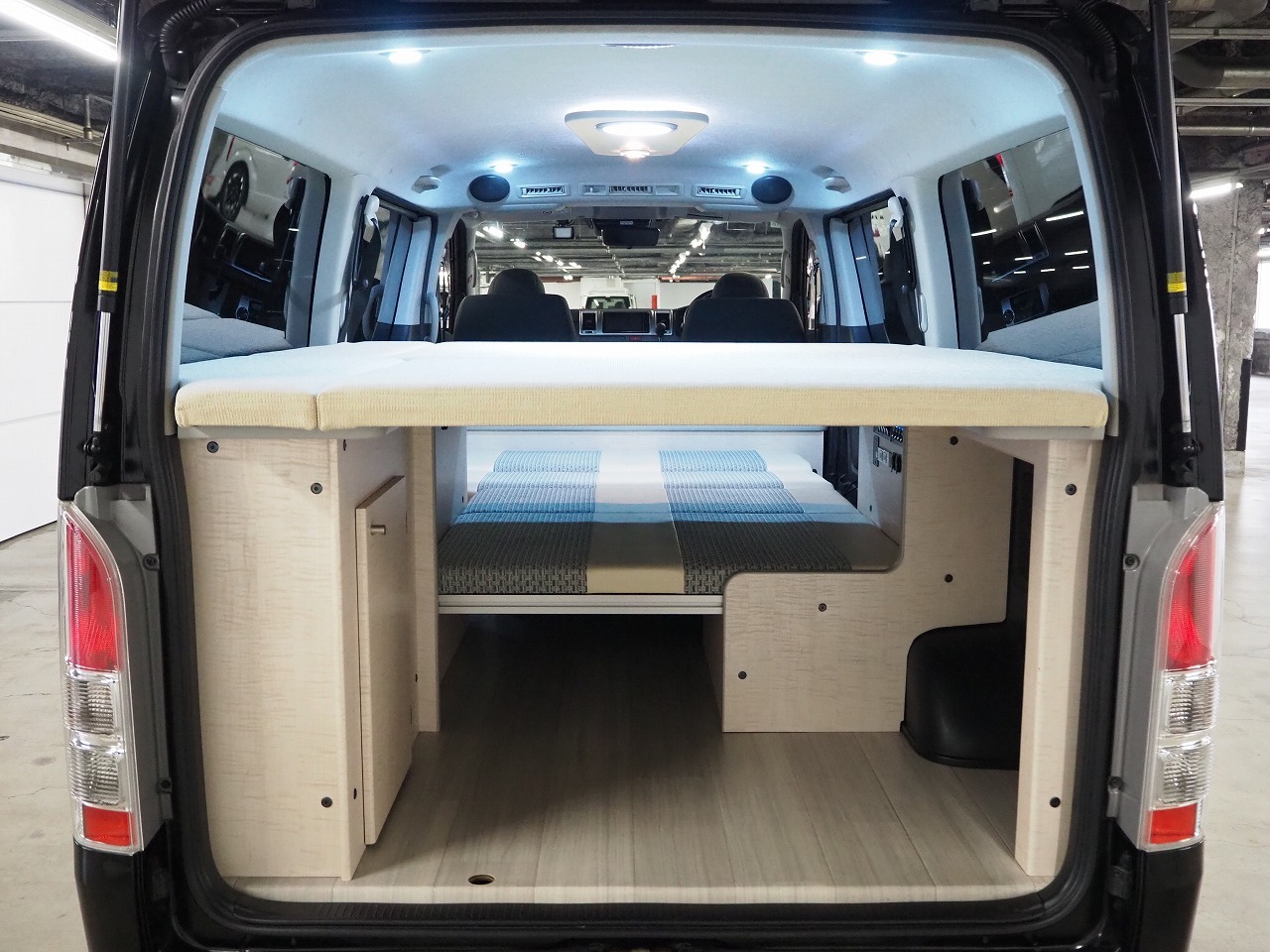 キャンピングカー バンコン ﾊｲｴｰｽ ｱﾙﾄﾋﾟｱｰﾉ 4WD　ｲﾝﾊﾞｰﾀｰ1500W