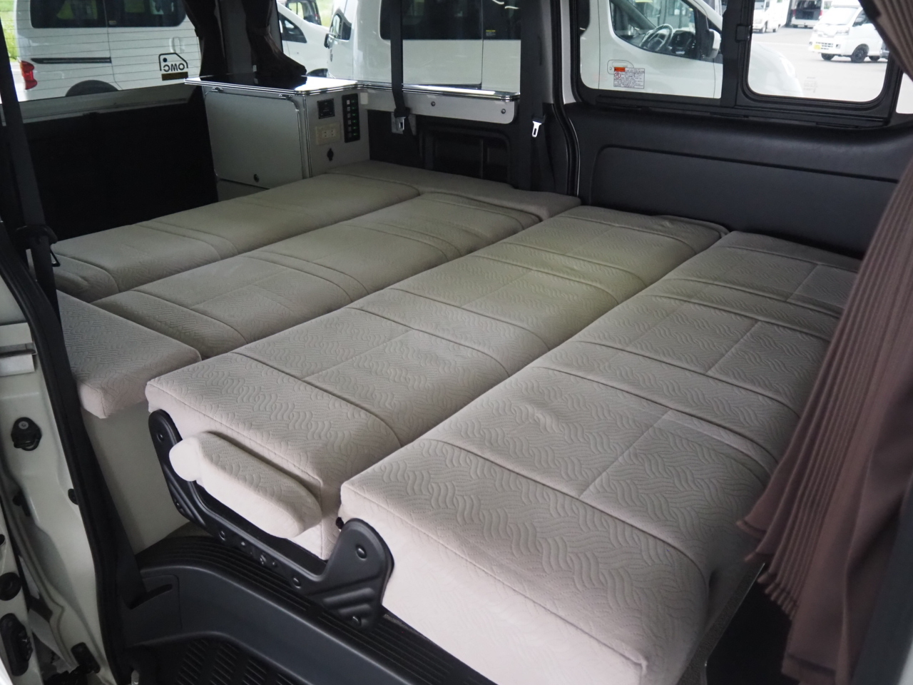 キャンピングカー バンコン ﾊｲｴｰｽ OMC ｱﾙﾊﾞ 4WD