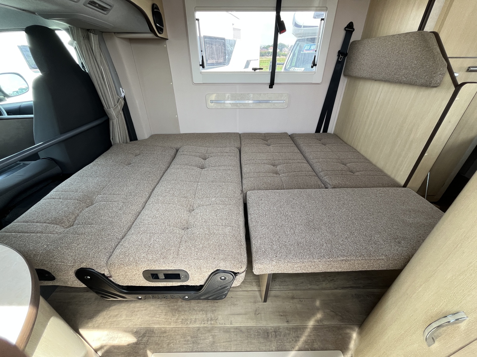 キャンピングカー キャブコン ｾｷｿｰﾎﾞﾃﾞｨ ﾄﾑ200 ﾏｯｸｽﾌｧﾝ 冷蔵庫