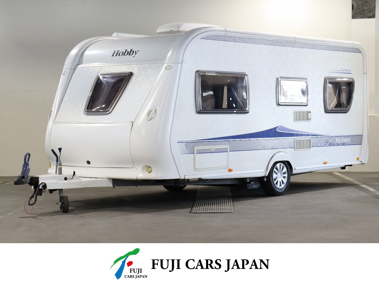 キャンピングカー トレーラー ホビー 495UFe　要けん引免許　ルーフエアコン　FF