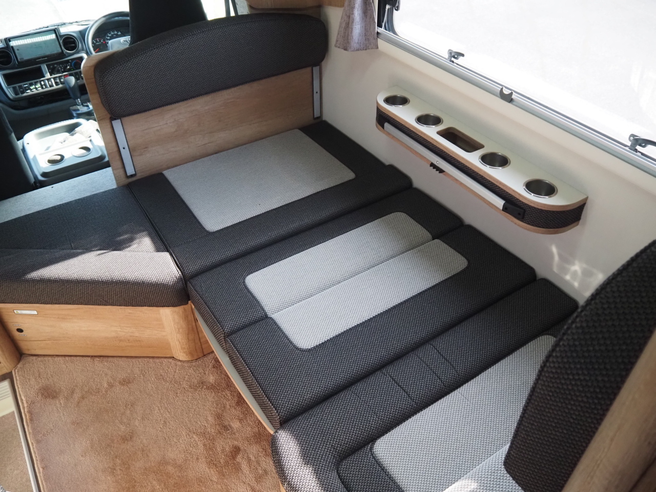 キャンピングカー キャブコン ｶﾑﾛｰﾄﾞﾅｯﾂRV ｸﾚｱﾊｲﾊﾟｰｴﾎﾞ5.3X4WD