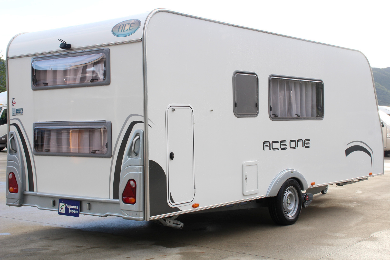 キャンピングカー トレーラー ｴｰｽｷｬﾗﾊﾞﾝ ｴｰｽ510CDL　家AC　ﾑｰﾊﾞｰ