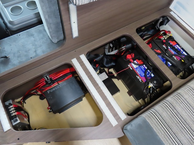 キャンピングカー キャブコン ｶﾑﾛｰﾄﾞ 東和 ｳﾞｫｰﾝR2B 家庭用ｴｱｺﾝ
