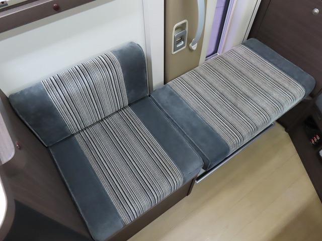 キャンピングカー キャブコン ｶﾑﾛｰﾄﾞ 東和 ｳﾞｫｰﾝR2B 家庭用ｴｱｺﾝ
