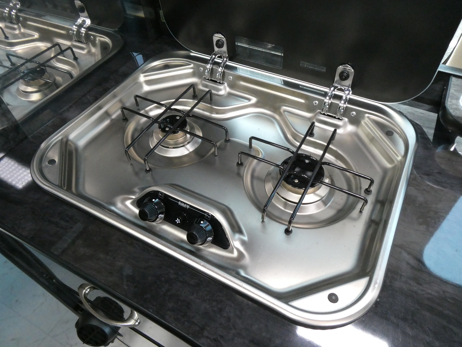 キャンピングカー バンコン ｱﾙﾍﾟｼﾞｵ　ﾘﾗｯｸｽ　4WD　FFﾋｰﾀｰ　冷蔵庫