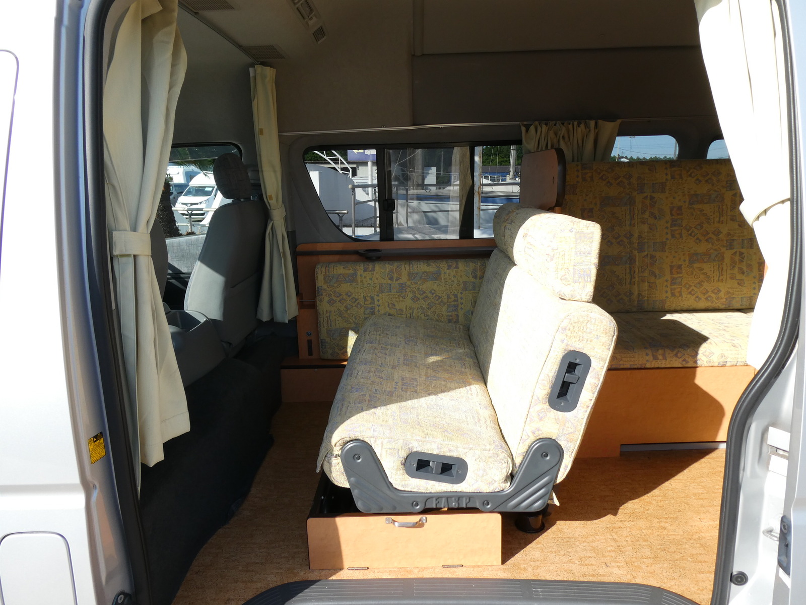 キャンピングカー バンコン 東和ﾓｰﾀｰｽ　ﾌｪﾈｯｸ　4WD　冷蔵庫　Bｶﾒﾗ