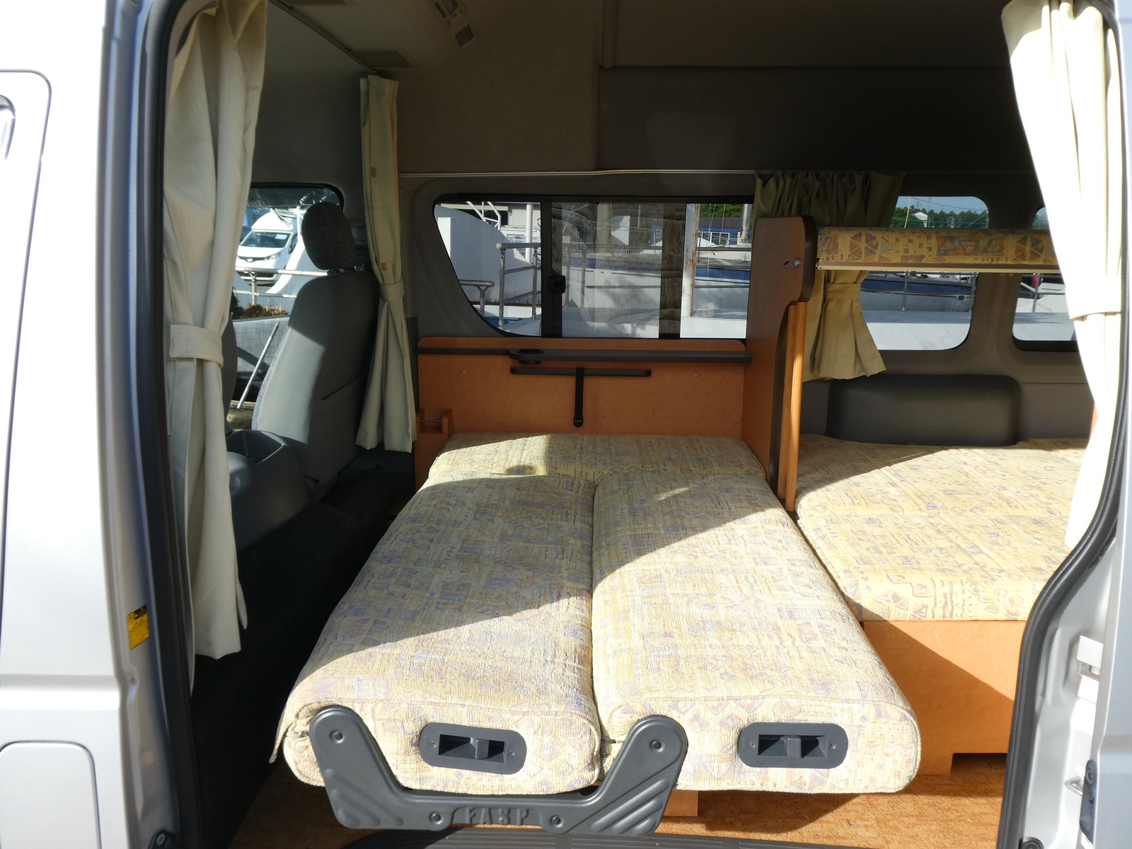 キャンピングカー バンコン 東和ﾓｰﾀｰｽ　ﾌｪﾈｯｸ　4WD　冷蔵庫　Bｶﾒﾗ