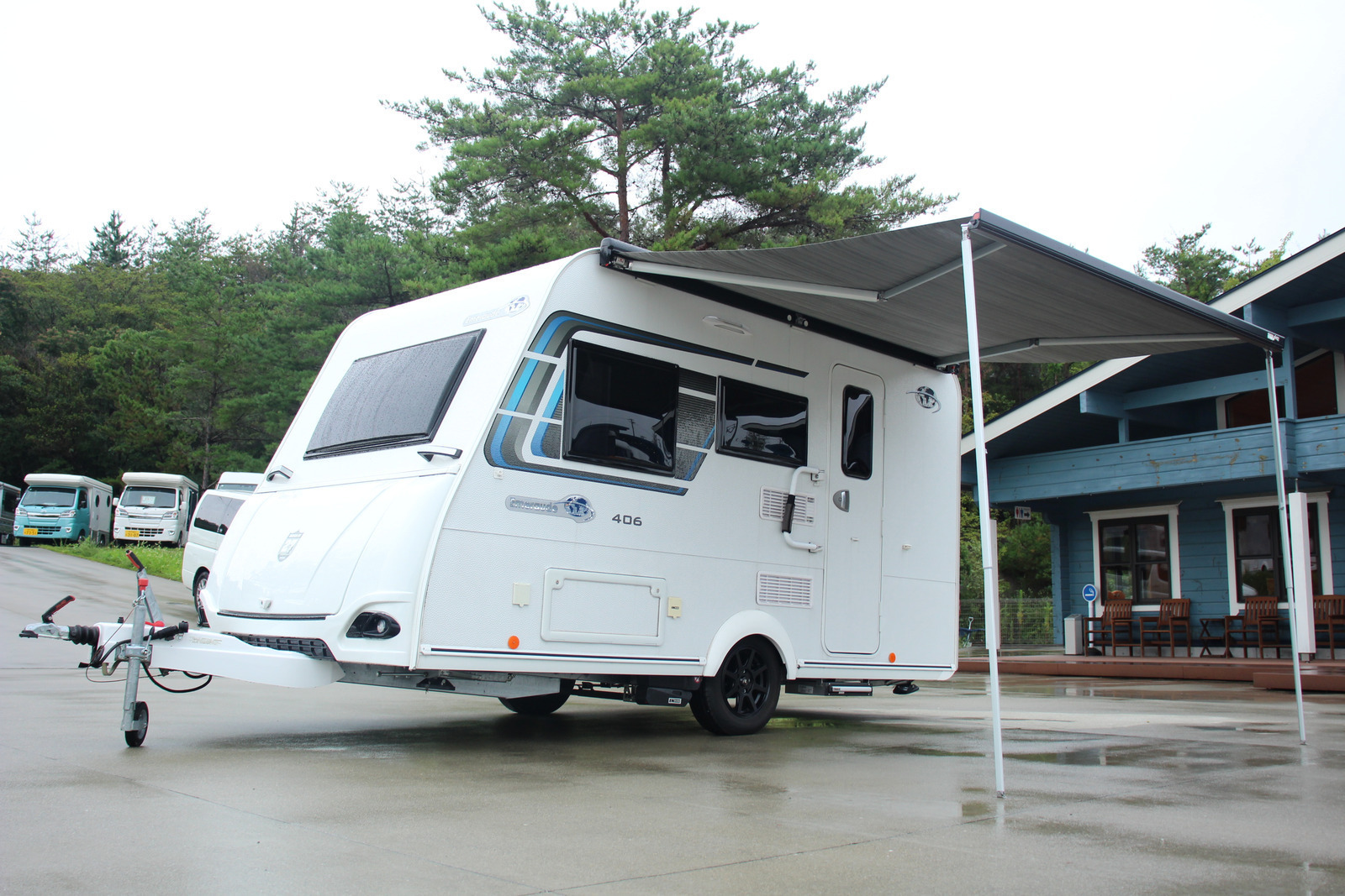 キャンピングカー トレーラー ﾄﾘｶﾞﾉ ｴﾒﾛｰﾄﾞVIP1.0　牽引免許不要
