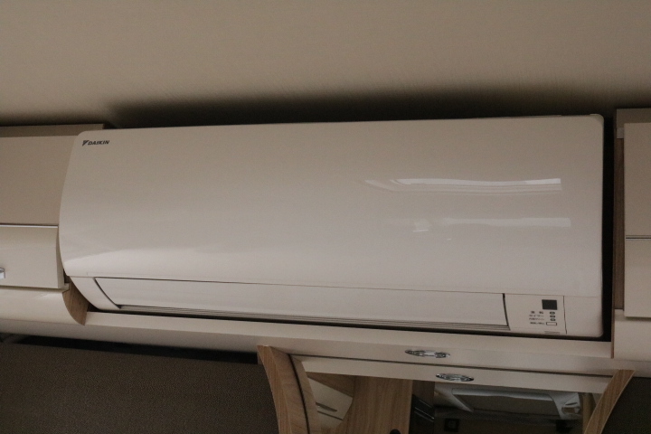 キャンピングカー バスコン ﾍﾞﾝﾂ ﾊｲﾏｰML570 家庭用ｴｱｺﾝ FFﾋｰﾀｰ