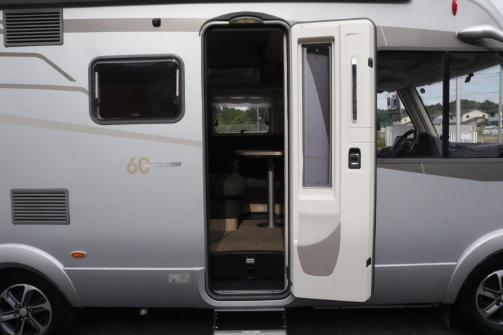 キャンピングカー バスコン ﾍﾞﾝﾂ ﾊｲﾏｰML570 家庭用ｴｱｺﾝ FFﾋｰﾀｰ