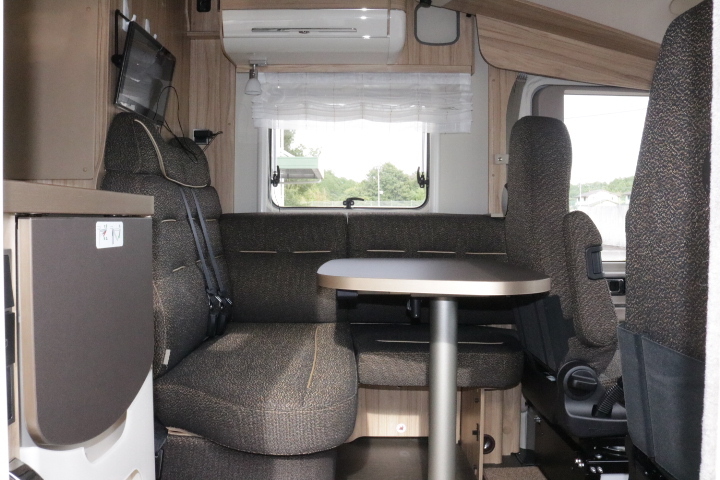 キャンピングカー バスコン ﾍﾞﾝﾂ ﾊｲﾏｰML570 家庭用ｴｱｺﾝ FFﾋｰﾀｰ