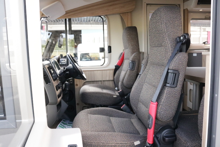 キャンピングカー バスコン ﾍﾞﾝﾂ ﾊｲﾏｰML570 家庭用ｴｱｺﾝ FFﾋｰﾀｰ