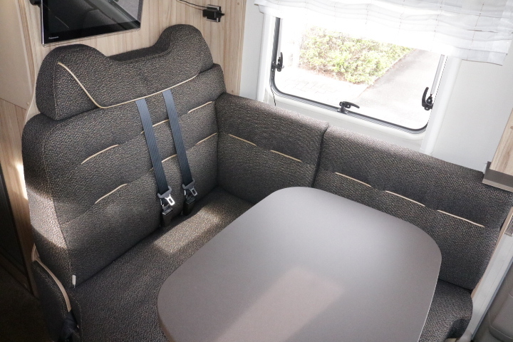 キャンピングカー バスコン ﾍﾞﾝﾂ ﾊｲﾏｰML570 家庭用ｴｱｺﾝ FFﾋｰﾀｰ