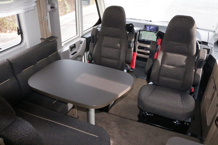 キャンピングカー バスコン ﾍﾞﾝﾂ ﾊｲﾏｰML570 家庭用ｴｱｺﾝ FFﾋｰﾀｰ