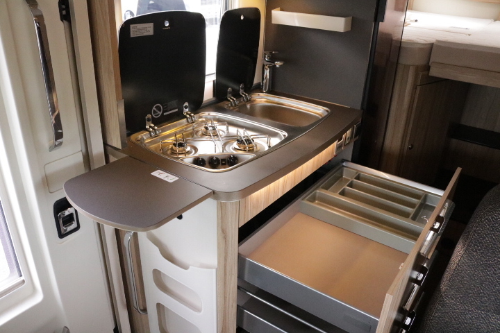 キャンピングカー バスコン ﾍﾞﾝﾂ ﾊｲﾏｰML570 家庭用ｴｱｺﾝ FFﾋｰﾀｰ