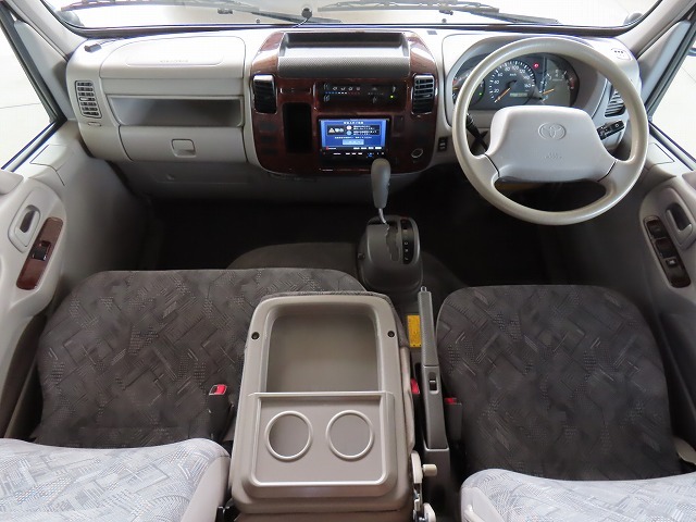 キャンピングカー キャブコン ｶﾑﾛｰﾄﾞ 東和 ｳﾞｫｰﾝR2B　ｳｨﾝﾄﾞｰｸｰﾗｰ
