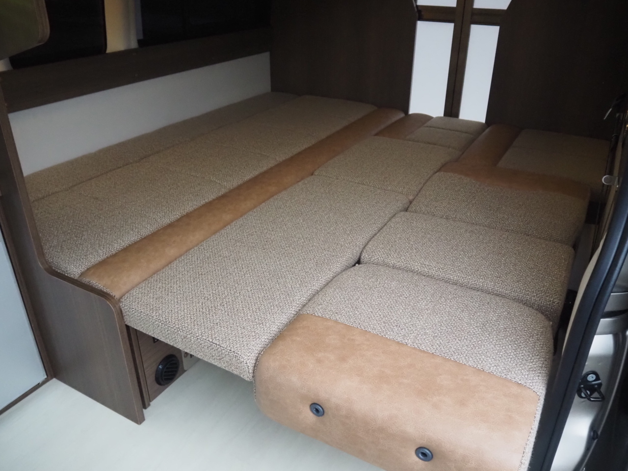 キャンピングカー バンコン ﾊｲｴｰｽ ﾚｸﾋﾞｨ ﾌﾟﾗｽDD ﾃﾞｨｰｾﾞﾙ 