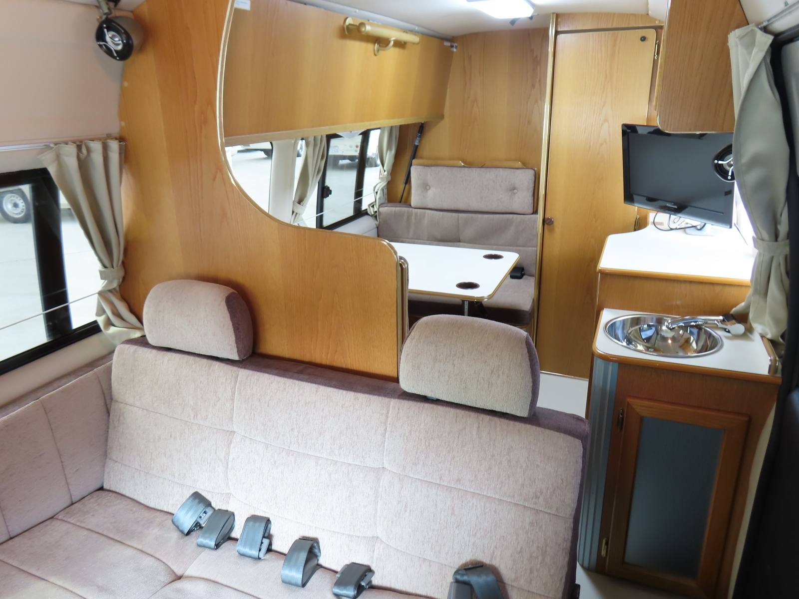 キャンピングカー バンコン ﾊｲｴｰｽ ﾛｰﾀｽRV ｲｰﾗｲｽﾞ